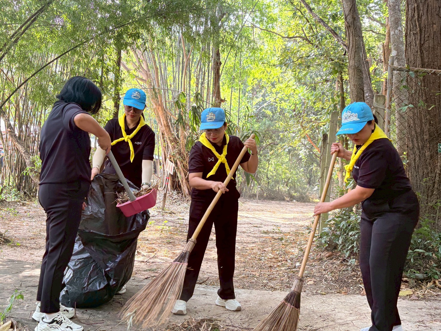 title - ส.ป.ก.ยโสธร ร่วมกิจกรรมจิตอาสาพัฒนา เพื่อถวายเป็นพระราชกุศล น้อมสำนึกในพระมหากรุณาธิคุณ สมเด็จพระนางเจ้าสิริกิติ์  พระบรมราชินีนาถ พระบรมราชชนนีพันปีหลวง